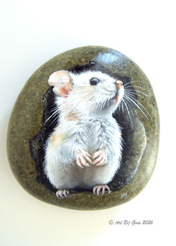 Op de uitkijk....Leuke muis geschilderd op steen