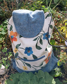 großer Rucksack in Turnbeutelform, taubenblau/petrol meliert mit Blumenmotiv