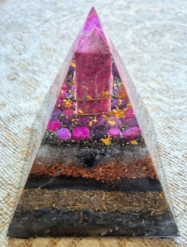 Orgonit-Pyramide mit galvierter Sphaleritkristallspitze - ca. 2,5 kg (Nr.1) - Optische Schönheitsfehler