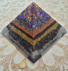 Kraftvolle 3,8 KG Cheopspyramide 20 cm mit Amethyst-Obelisk