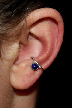 Kleiner Ohrring mit Lapis Lazuli, 109S
