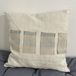 Coussin 3 en toile ancienne style kilim tissé, patché