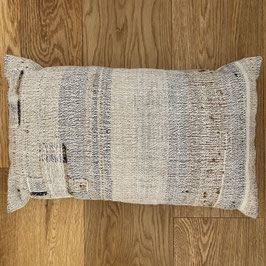 Coussin en toile ancienne style kilim tissé, patché