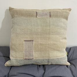 Coussin 5 en toile ancienne style kilim tissé, patché