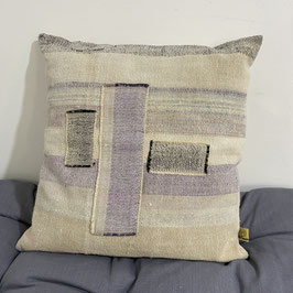 Coussin 6 en toile ancienne style kilim tissé, patché
