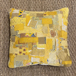 Coussin wabi-sabi carré tons curry, safran, jaune, doré