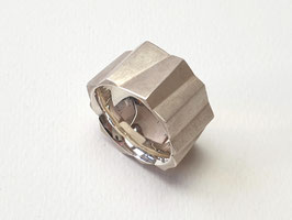 Graphischer Ring aus 925er Silber