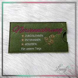 Schokihülle • Stickdesign "Nervennahrung & Name" - Design: Tanja