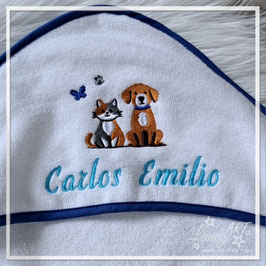 Baby-Kapuzenhandtuch "NAME & Katze-Hund" - Beispiel: Carlos Emilio