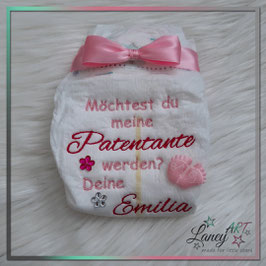 Bestickte Windel - "Möchtest du... Patentante & NAME (Kind)" - Beispiel: Emilia