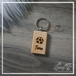 Schlüsselanhänger helles Holz "Fussball & Name"