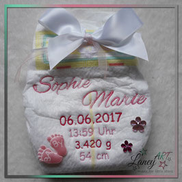 Bestickte Windel - Name & Geburtsdaten - Beispiel "Sophie Marie"