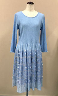 ￥25,300     IS-9637-2W 　市松花柄表カットワンピース（ライトブルー）