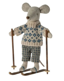 Wintermaus mit Skiset Vater