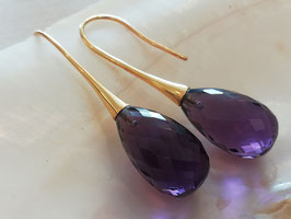 Wunderschöner dunkler Amethyst mit elegantem Ohrbogen