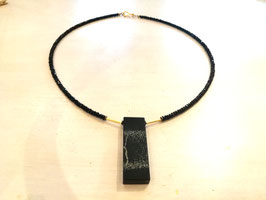 Schiefer-Pyrit mit Spinell