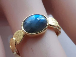 Labradorit mit besonderer Ringschiene Gr. 58