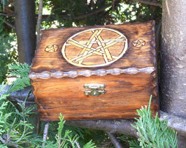 HOLZKISTE PENTAGRAM