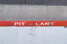 Pit - Lane / Boxengasse Boden Sticker für deine Garage oder Box