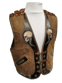 Vest brown mit Skulls punziert Grösse L