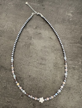 kurze Perlenkette - "Twist aus Glaswachsperlen & 4mm Perlen"