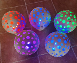 Lichtkugel aus Zirbe