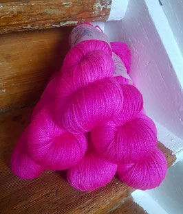 Das Seidenschaf PINK PONG 100 g, 400 m