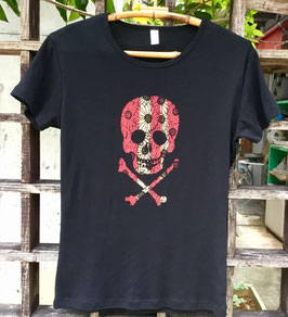 紅型風　スカルと菊柄　赤色・ゴールド（黒）レーディースTシャツ