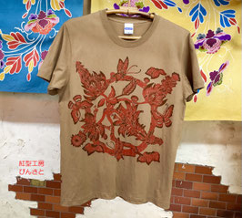 紅型　古典柄　梯梧　（赤色）茶色Tシャツ