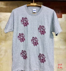 紅型風　オリジナル　亀柄　（グレー）赤紫　Tシャツ