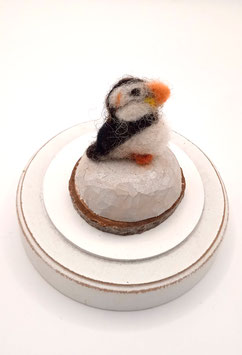 macareux miniature sur son rocher (sous cloche de verre)
