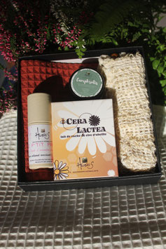 Coffret routine réparatrice et apaisement - Savon Cera Lactea, baume p'tit prune, baume Camphrolis et gant gommant en fibres végétales, essuie-mains "JulieT"
