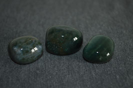 Chalcedon-Trommelstein, grün