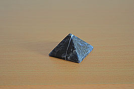 Sodalith-Pyramide - 2