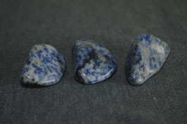 Granit-Trommelstein, blau