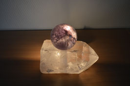Zimmerbrunnen-Objekt Amethyst-Kugel auf Bergkristall-Basis