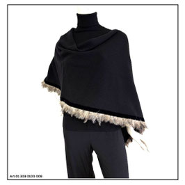 Poncho mit Federn in Grautönen und schwarz