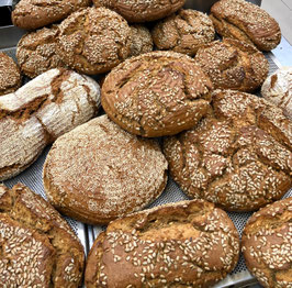 Natursauerteigbrot mit Sonnenblumenkernen