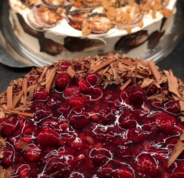 Schokosahne mit Himbeerhaube