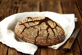Natursauerteigbrot mit Sesam und Karotte