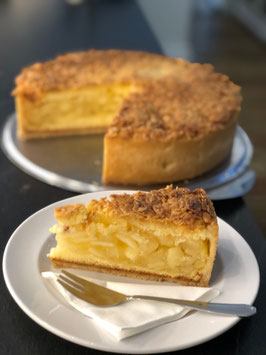 Apfelkuchen mit Walnusshaube
