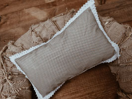 Cushion with polka dots in taupe with lace