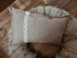 CUSHION CAMEL with lace trim