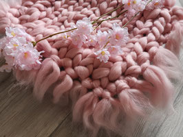 Thin hand-knitted shaggy blanket for newborns / baby photography
