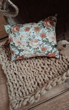 Cushion vintage flowers rust