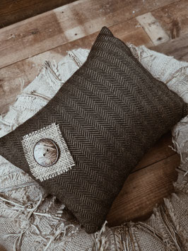 Cushion knitted brown with button