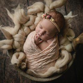 Hknitted shaggy blanket for newborns / baby photography