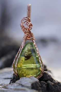 Granat, grün ( Grosslular) aus Mali