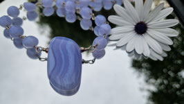 Blauer Chalcedon mit Mittelstück