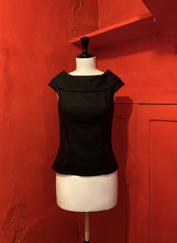 Haut grand col bateau noir